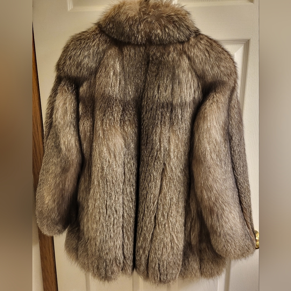 Saga Furs Luxurious Silver Fur Coat - Picture 3 of 8